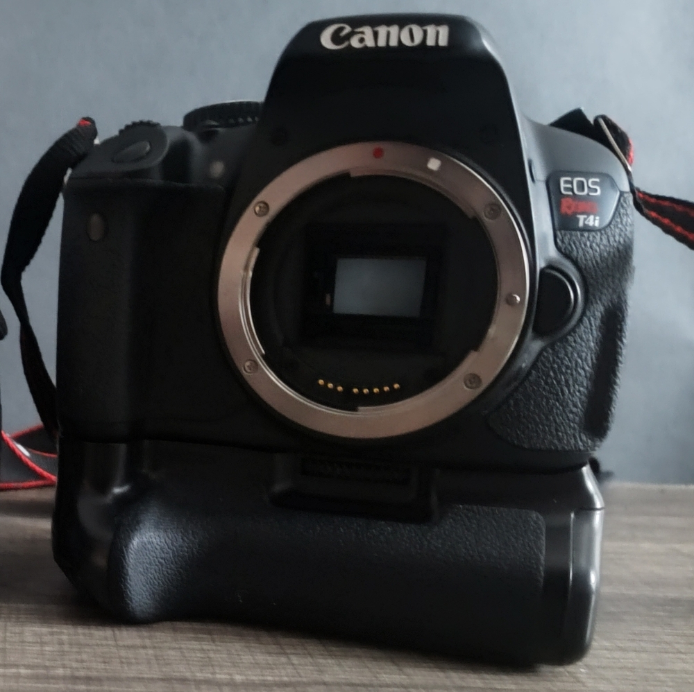 Canon EOS T4i Black DSLR Camera